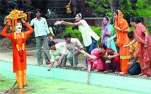 Krishna devotees at Birla Mandir