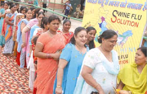Women brave swine flu scare to offer prayers at a Krishna temple in New Delhi.