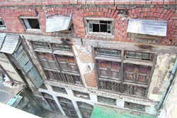 The ancestral house of martyr Madan Lal Dhingra is in a dilapidated condition at Katra Sher Singh in Amritsar. 