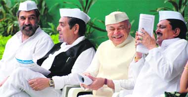 Congress leaders share a lighter moment just before the flag-hoisting ceremony on the occasion of 63rd Independence Day in New Delhi