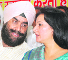 Sumitra Dahiya, state president of the women wing of the HJC, and the partys district president, Trilochan Singh, at a workers meeting in Karnal on Sunday.
