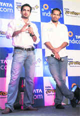 Cricketer Irfan Pathan (L) speaks with the media as his brother Yusuf Pathan watches during a news conference to promote a high-speed broadband data card in Kolkata on Monday.  Reuters