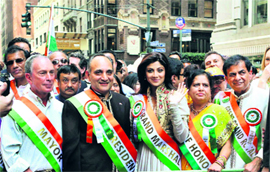 Bollywood actor Shilpa Shetty (3rd from left) at the 29th India Day Parade to celebrate Indias 63rd Independence day in Manhattan on Sunday.