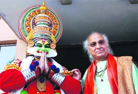 Pandit Jasraj with a classical dancer at the HIFA award function at the NDRI in Karnal