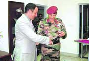 Chief Minister Omar Abdullah interacts with Lt-Gen PC Bhardwaj, GoC-in-C, Northern Command, during his visit to the command headquarters in Udhampur