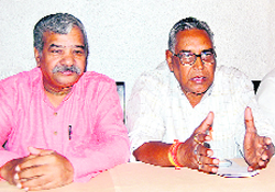 BJP Cow Development Cell national coordinator Radhesham Gupta address mediapersons in Ludhiana on Sunday. 