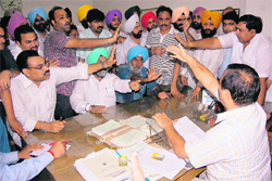 Congress leaders argue with the SDM-cum-returning officer Prem Chand in Ludhiana on Sunday.