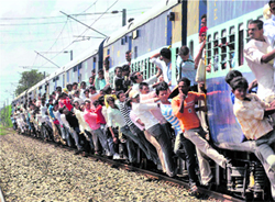 The 48-hour bandh resulted in overcrowding in trains in Patna.