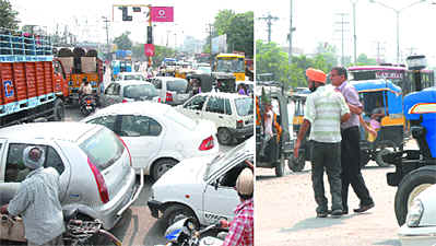 In the absence of traffic cops, two persons (right) take up the responsibility to clear a jam in Jalandhar.