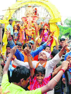 Devotees rejoice during the Ganesh Chaturthi celebrations in Amritsar.