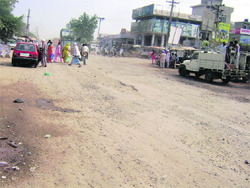 Deplorable condition of the roads that connect Mandi Ahmedgarh with Ludhiana, Malerkotla and other surrounding villages.