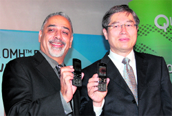 Jung Soo Shin (R), president and CEO, Samsung South West Asia HQ and Kanwalinder Singh, president, QualComm India & South Asia at the launch of worlds first open market handset (OMH) phone, Mpower 699, in Kolkata on Friday.