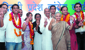 NSUI candidates meet Delhi Chief Minister Sheila Dikshit and DPCC president J.P. Aggarwal  at Rajiv Bhawan in New Delhi on Friday .