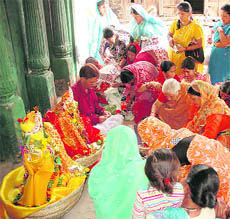 Women pray during the Aathon festival in Kumaon.