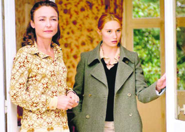 Deborah Francois and Catherine Frot in Page Turner
