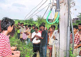 Residents of Colony No. 5 install kundi connection through the main supply transformer of Sector 50, Chandigarh