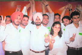 INSO and SOPU leaders declare an alliance during a press conference at Panjab University on Monday.