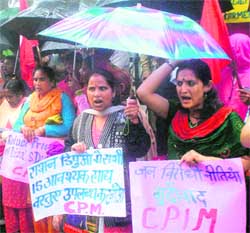 Members of the CPM protesting against price hike in Shimla 