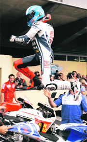 Yamaha MotoGP rider Jorge Lorenzo jumps from his motorcycle after winning the Indianapolis Grand Prix at the Indianapolis Motor Speedway on Sunday.  Reuters