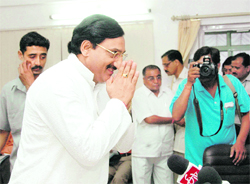 Chief Minister Ramesh Pokhriyal Nishank greets mediapersons in Dehradun on Tuesday. 