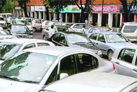 Haphazard parking of vehicles at Sector 17 parking lot. 