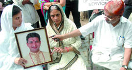 The family of Samrat, who is said to have died of swine flu, protest on Saturday saying he actually died due to doctors negligence.