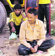 Sewerman Anils father in tears after his sons death. 