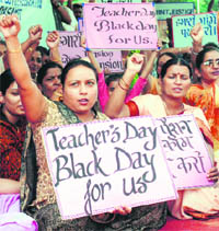 Members of the Joint Action Committee of the Employees Association Navodaya Samiti hold a protest on the Teachers Day.