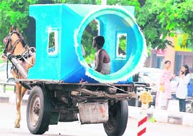 Shelter on the wheel: A cart rider makes an arrangement against heat in Chandigarh