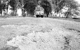 A view of the damaged Morinda-Bassi Pathana road