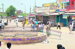 Roundabout of Contention: Panchmukhi Chowk of Ellenabad, which has become a contentious issue between two communities.