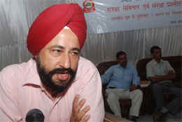 Divisional Safety Officer of Ambala division GM Singh addressing railway staff during a safety seminar held at Railway Institute in Bathinda on Tuesday. 