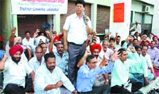 Members of the national committee of the Bharatiya Khadya Nigam Karamchari Sangh hold a dharna in Jalandhar on Tuesday