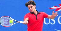 Roger Federer hits a return to Tommy Robredo during their match at the U.S. Open in New York