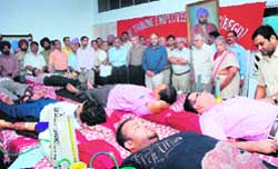 Editor-in-Chief of The Tribune HK Dua, Trustee Dr RP Bambah and his wife Saudamani Bambah during a blood donation camp organised at The Tribune office