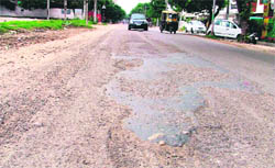 Incomplete road poses threat to commuters