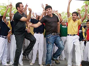 Punjabi pop singer and actor Sarabjit Cheema and comedian Sudesh Lehri dance with students in Amritsar.