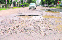 Roads leading towards Dugri (Phase-I) in a pathetic condition. 