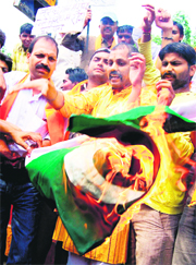 Shiv Sena Hindustan activists burn the Pakistan flag in 
