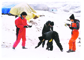 Rohtang Pass experienced fresh snow on Sunday.  That lured tourists quick to the spot which is about 51 km from Manali. Here a group of tourists  is getting ready to hit each other with snow balls.