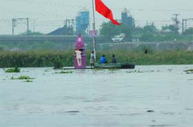 A priest offers prayer at Baba Balak Nath Mandir in the flooded Yamuna in New Delhi
