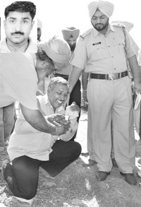 Manoj wails after receiving information of the murder of his brother Anjan Tiwari (inset) in Mohali on Thursday.