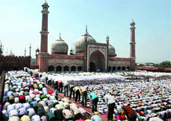 Muslim devotees offer namaz on the last Friday of Ramdan at the Jama Masjid in New Delhi.