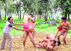 Irshaad Khaleefa imparts training to budding grapplers at an akhara in the Idgah cemetery, Roorkee.