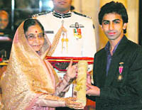 Receiving Rajiv Gandhi Khel Ratna Award from President Pratibha Patil in April this year