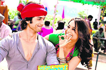 Shahid Kapur with Rani Mukherjee in Dil Bole Hadippa 