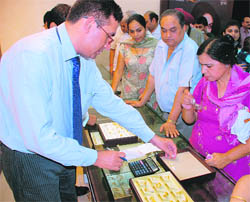 The newly-inaugurated Gitanjali showroom saw a rush of visitors