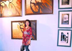 Miss India World first runner-up Surabhi Mishra at Art Expo — 2009 at Centra Mall in Chandigarh