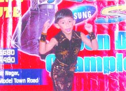 Salit Dua shows his dancing skills. 