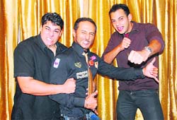 (L) Cyrus Broacha, Nikhil Chinappa and Cyrus Sahukar.